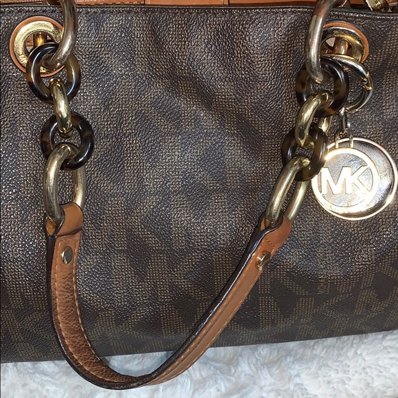 SOLD SOLD 🍀Michael Kors Cynthia satchel - Picture 2 of 6